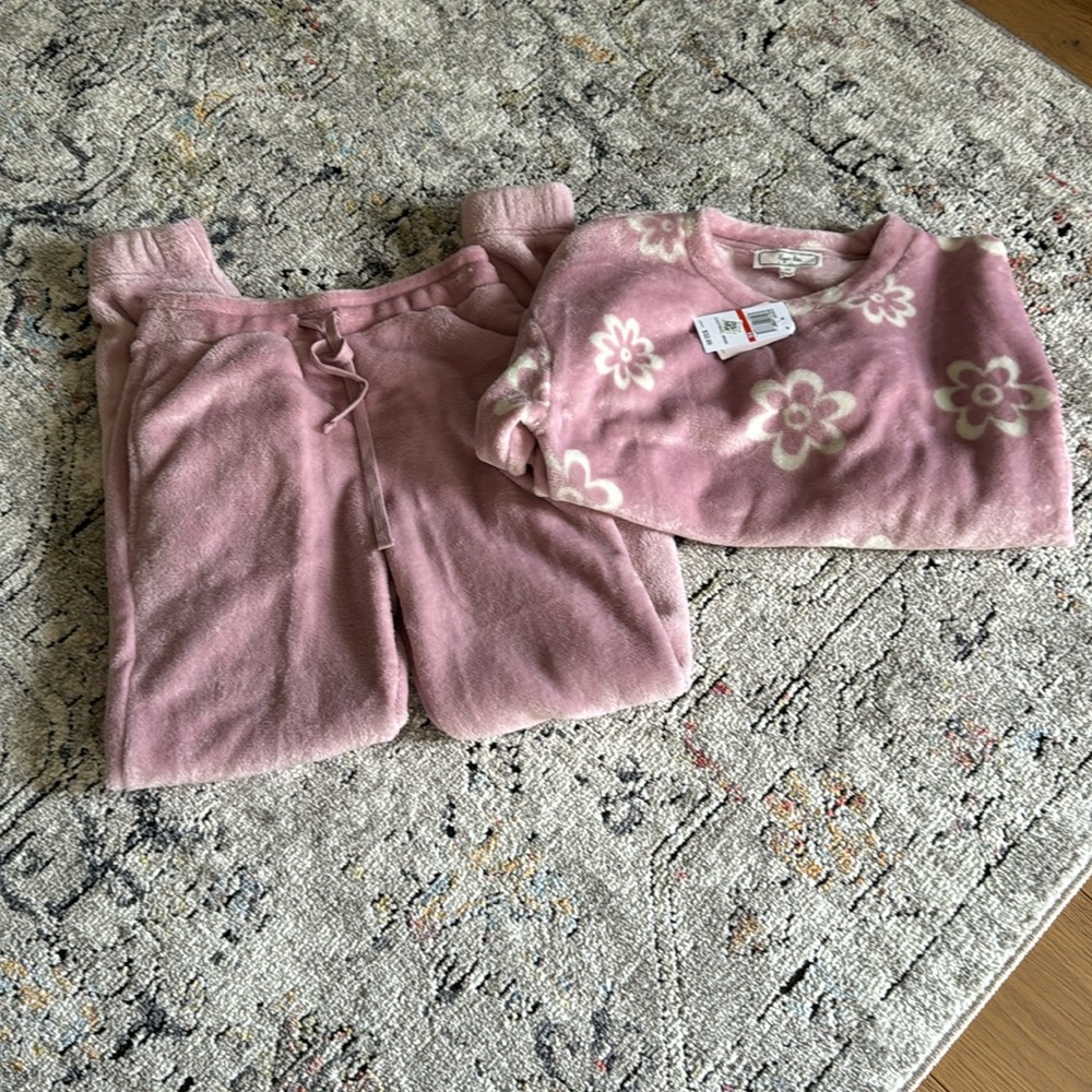 NWT lounge set